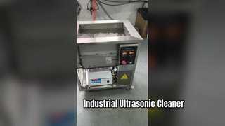 Bliższe spojrzenie: duży przemysłowy zbiornik ultradźwiękowy o pojemności 108 litrów ze stali nierdzewnej z kontrolą czasu